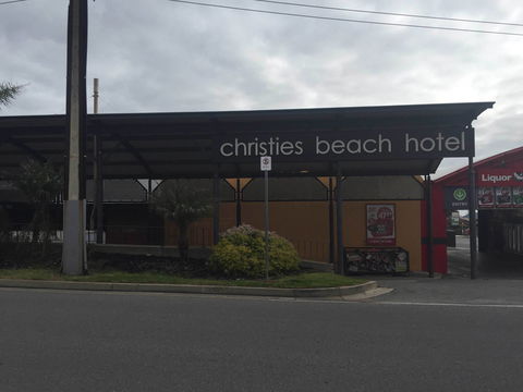 Christies Beach Hotel - Maitland Accommodation 0