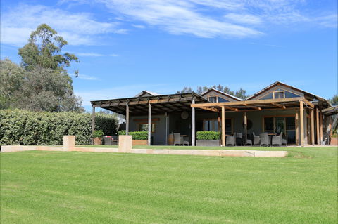 Two Rivers Wines - Maitland Accommodation 0