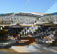 La Piazza - Maitland Accommodation