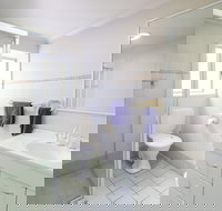 By The Falls Cafe - Maitland Accommodation