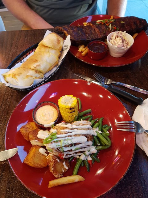 Everydays Smokin BBQ & Bar - Maitland Accommodation 6