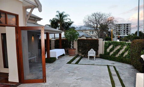 The Courtyard - Maitland Accommodation 6