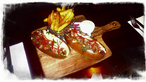 Shenanigans At The Imperial - Maitland Accommodation 4