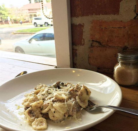 EAT LOVE PIZZA - Maitland Accommodation 10