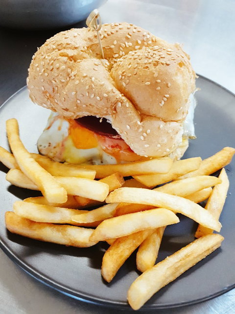 Mt Lyell Hotel Thai - European Bar And Restaurant - Maitland Accommodation 5