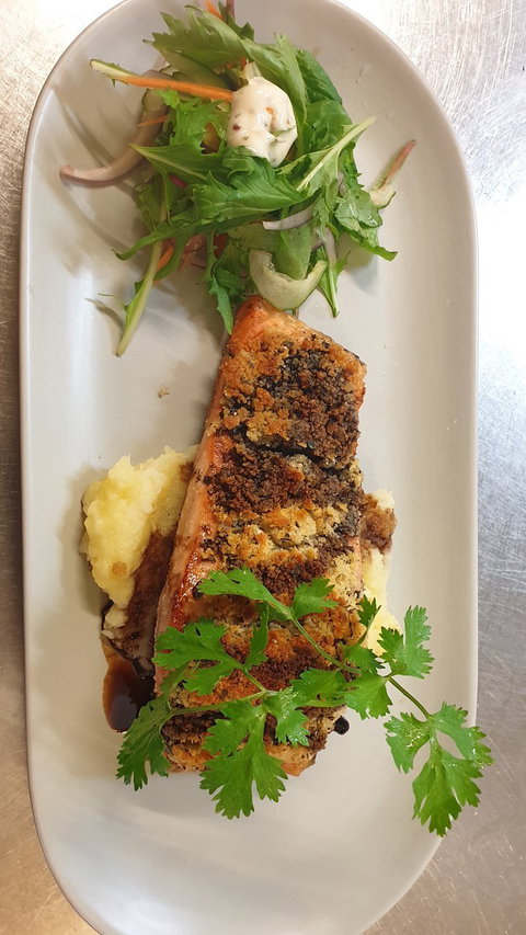 Mt Lyell Hotel Thai - European Bar And Restaurant - Maitland Accommodation 8