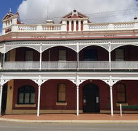 Castle Hotel Bistro - Maitland Accommodation