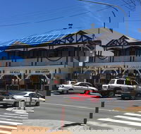 Omaras - Maitland Accommodation