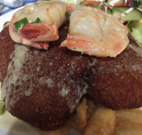 Larrikin Hotel Bistro. - Maitland Accommodation