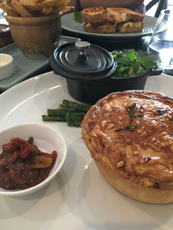 Hampton ACT Maitland Accommodation