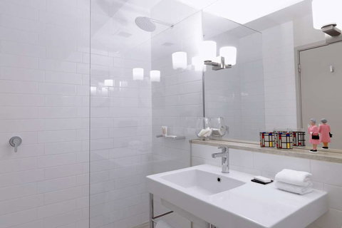 QT Canberra - Maitland Accommodation 5