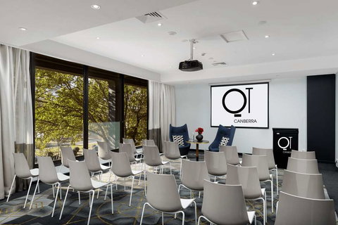 QT Canberra - Maitland Accommodation 7