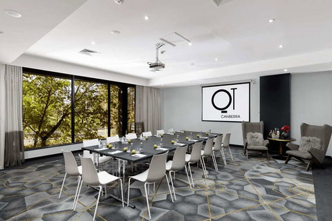 QT Canberra - Maitland Accommodation 8