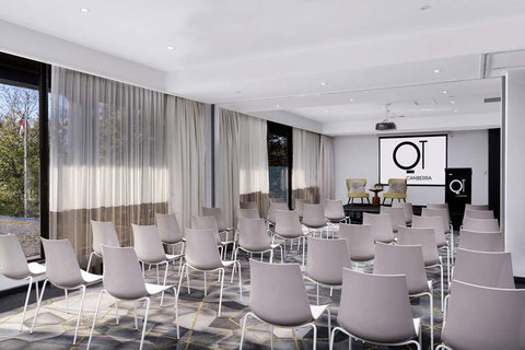 QT Canberra - Maitland Accommodation 9