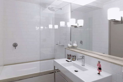 QT Canberra - Maitland Accommodation 17