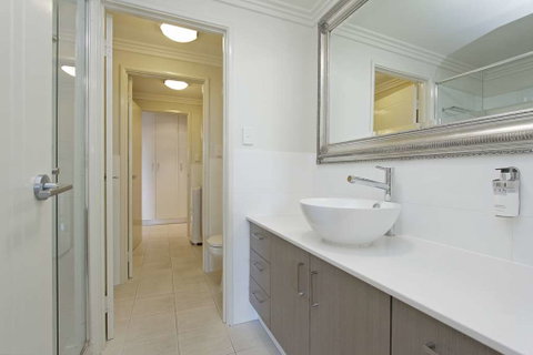 Zappeion Apartments - Maitland Accommodation 2