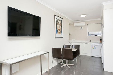 Forrest Hotel & Apartments - Maitland Accommodation 2