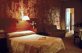 Desert Cave Hotel - Maitland Accommodation 2