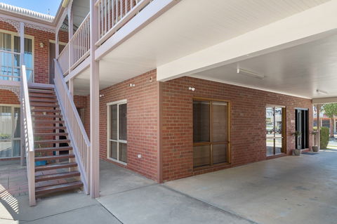 Burke & Wills Motor Inn - Maitland Accommodation 3