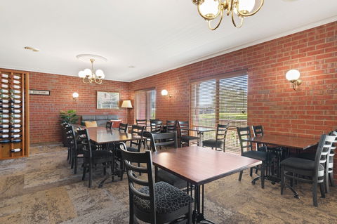 Burke & Wills Motor Inn - Maitland Accommodation 6