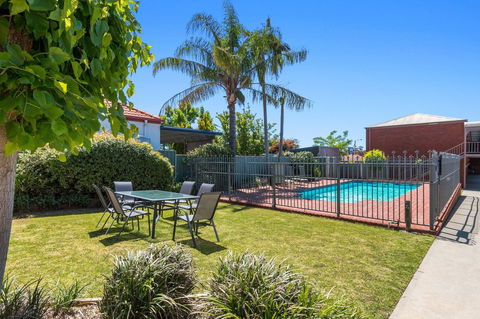 Burke & Wills Motor Inn - Maitland Accommodation 11