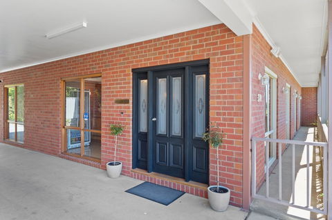 Burke & Wills Motor Inn - Maitland Accommodation 2