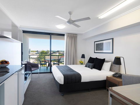 Oaks Carlyle - Maitland Accommodation 2
