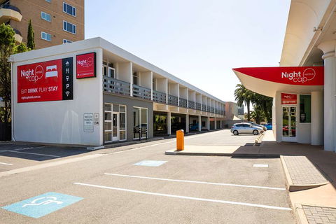 Watermark Glenelg - Maitland Accommodation 0