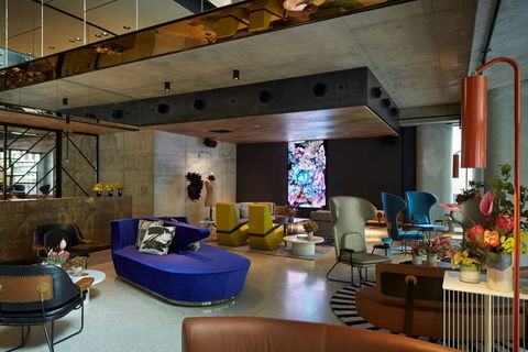 QT Melbourne - Maitland Accommodation 1