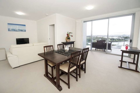 Curtis Central Apartments - Maitland Accommodation 5