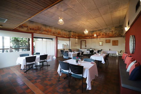 Emerald Central Hotel - Maitland Accommodation 2