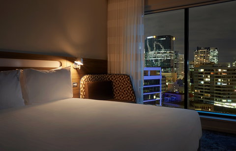 Holiday Inn Express Brisbane Central - Maitland Accommodation 7