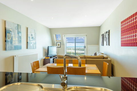 Deep Blue Hotel & Hot Springs - Maitland Accommodation 1
