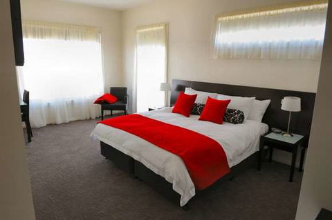 York Cove - Maitland Accommodation 1