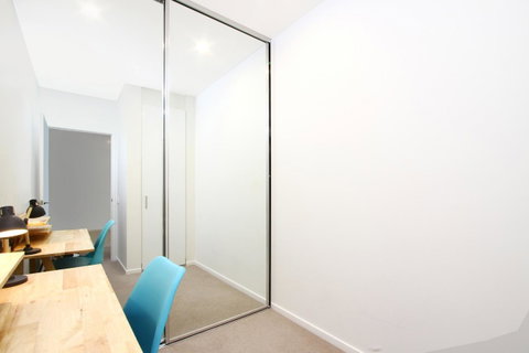 IQ Smart Apartments 704 Braddon ACT - Maitland Accommodation 1