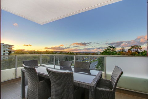 IQ Smart Apartments 704 Braddon ACT - Maitland Accommodation 7