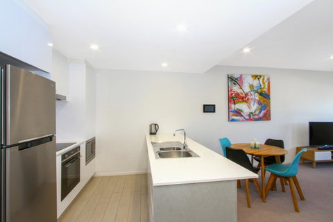 IQ Smart Apartments 704 Braddon ACT - Maitland Accommodation 4