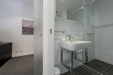 Mode 220 Braddon ACT - Maitland Accommodation 7
