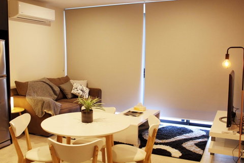 Stylish, Modern, Cute As A Button - Braddon CBD - Maitland Accommodation 10