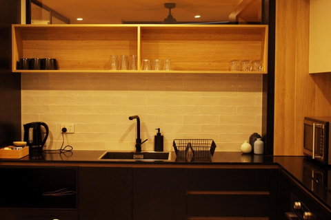 Stylish, Modern, Cute As A Button - Braddon CBD - Maitland Accommodation 9