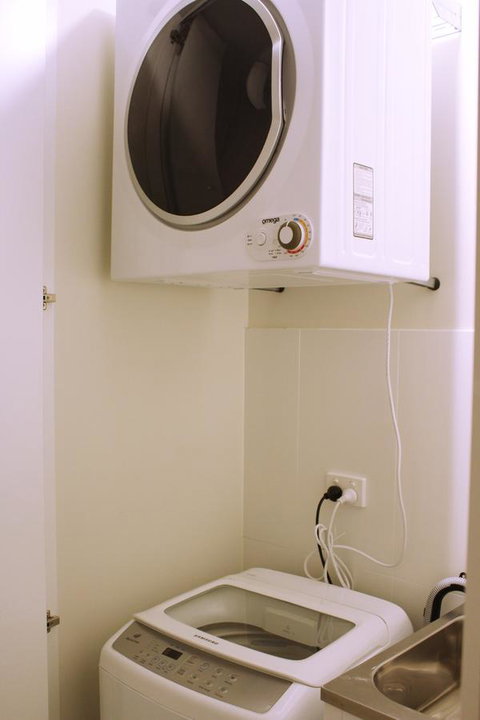 Stylish, Modern, Cute As A Button - Braddon CBD - Maitland Accommodation 7