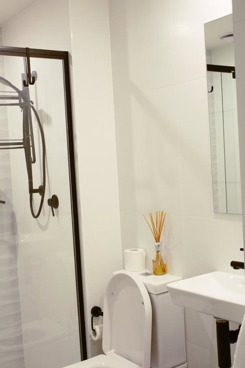 Stylish, Modern, Cute As A Button - Braddon CBD - Maitland Accommodation 6