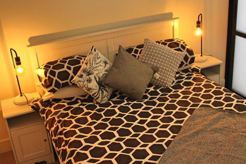 Stylish, Modern, Cute As A Button - Braddon CBD - Maitland Accommodation 12