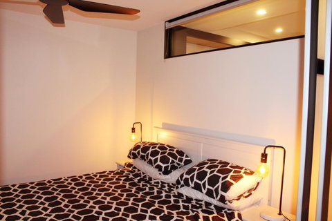 Stylish, Modern, Cute As A Button - Braddon CBD - Maitland Accommodation 11