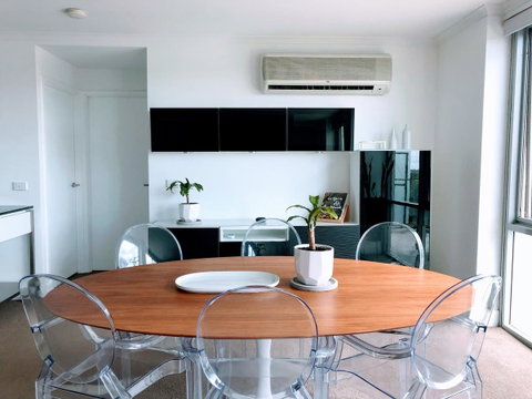 Staying Places - The Avenue - Maitland Accommodation 0