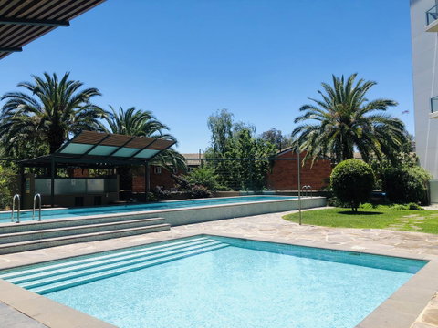Staying Places - The Avenue - Maitland Accommodation 1