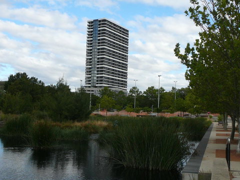 3BR Executive Apartment With Lake And Mountain Views - Maitland Accommodation 6