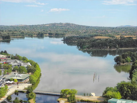 3BR Executive Apartment With Lake And Mountain Views - Maitland Accommodation 0