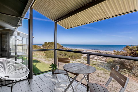 Blissful Beachfront Beachouse - Maitland Accommodation 4