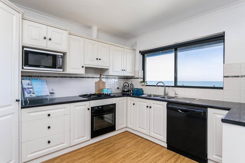 Blissful Beachfront Beachouse - Maitland Accommodation 8